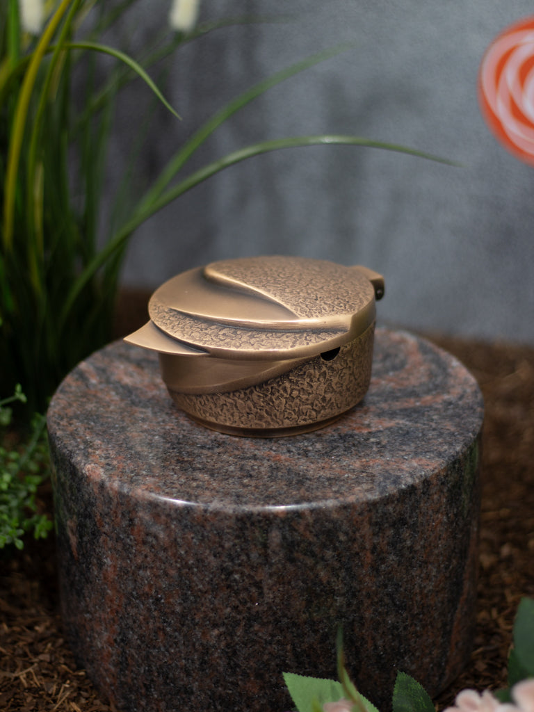 Weihkessel / Weihwasserbecken  Bronze rund