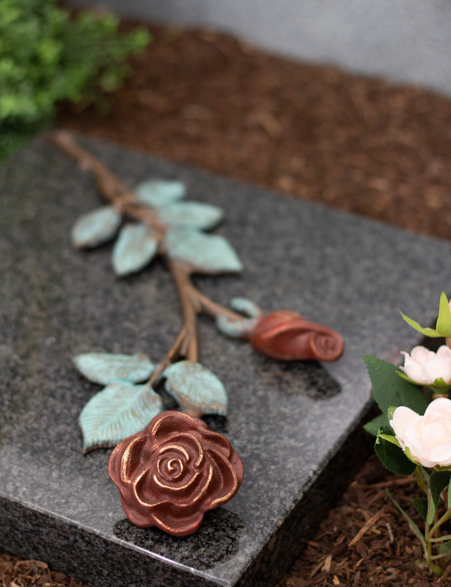 Rose Bronze groß mit farbiger Patinierung 37 cm