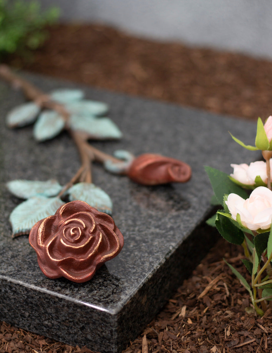 Rose Bronze groß mit farbiger Patinierung 37 cm