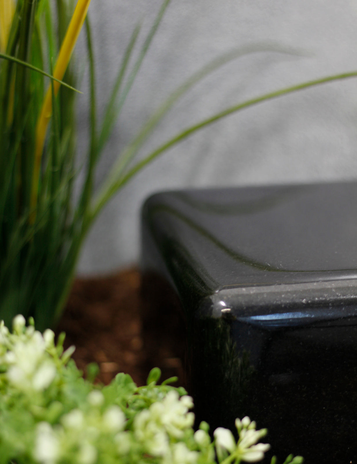 Sockel black eckig mit runder Fase klein