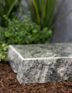 Grabplatte, Gedenktafel Granit hell marmoriert gemasert bossiert