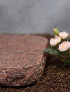 Grabplatte, Gedenktafel Granit Vanga abgerundet bossiert