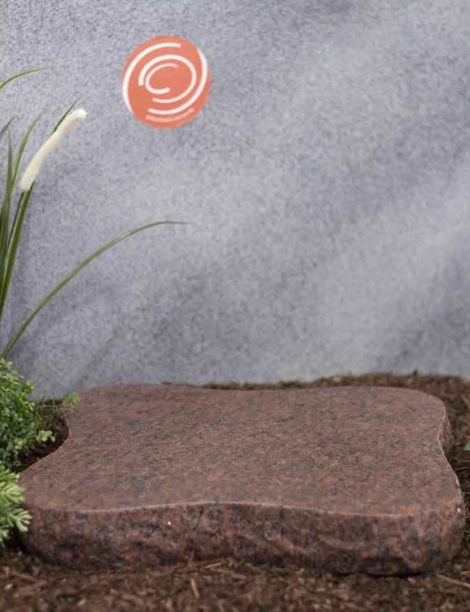 Grabplatte, Gedenktafel Granit Vanga Schmetterlingform bossiert